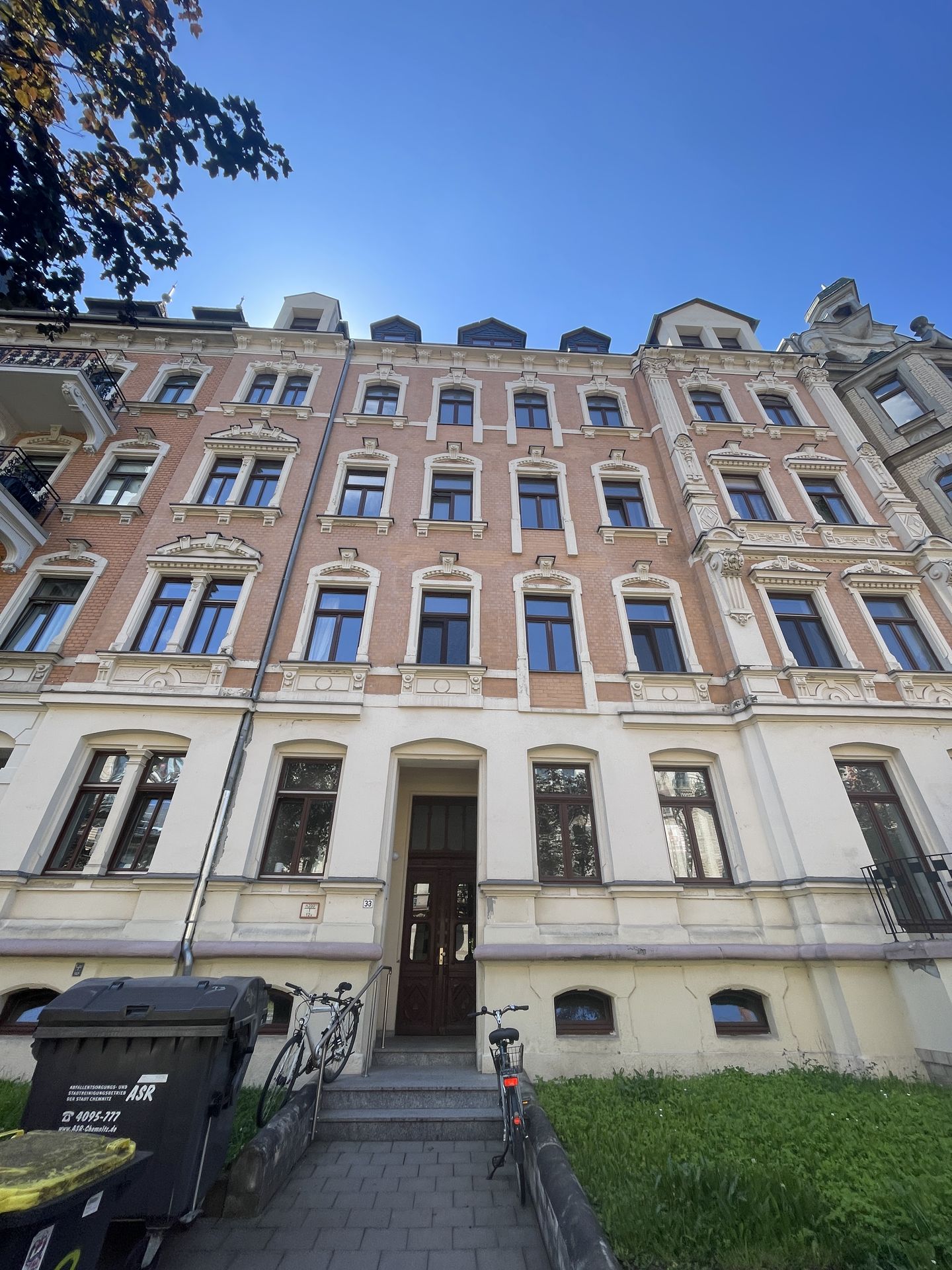 Charmante Dachgeschosswohnung mit Balkon und Tageslichtbad – Ihr gemütliches Zuhause wartet auf Sie!