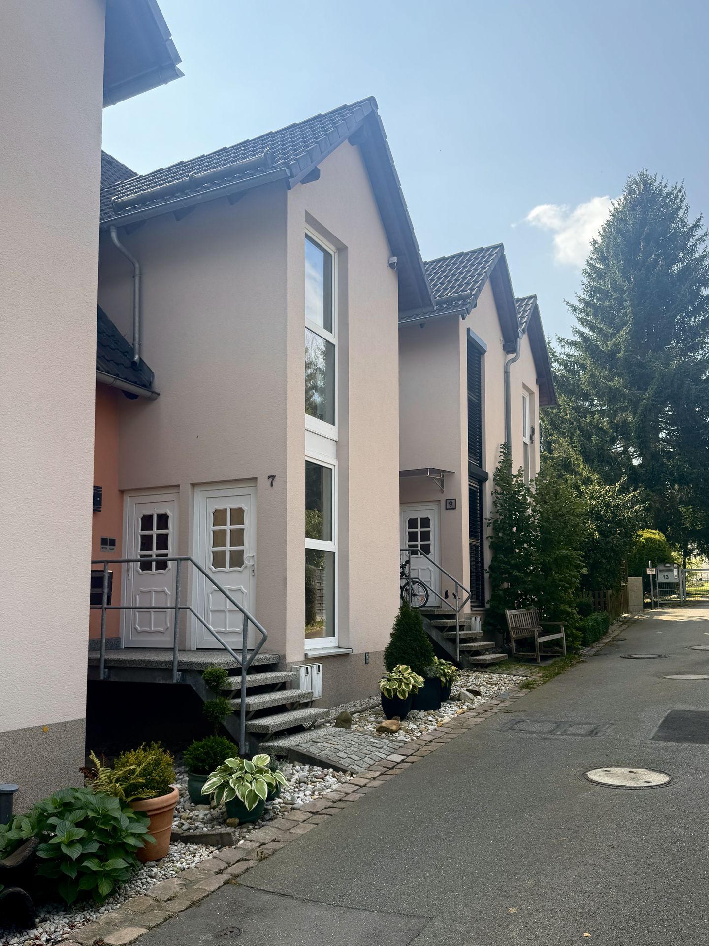 Bezugsfreie Maisonettewohnung mit Balkon in Zweifamilienhaus
