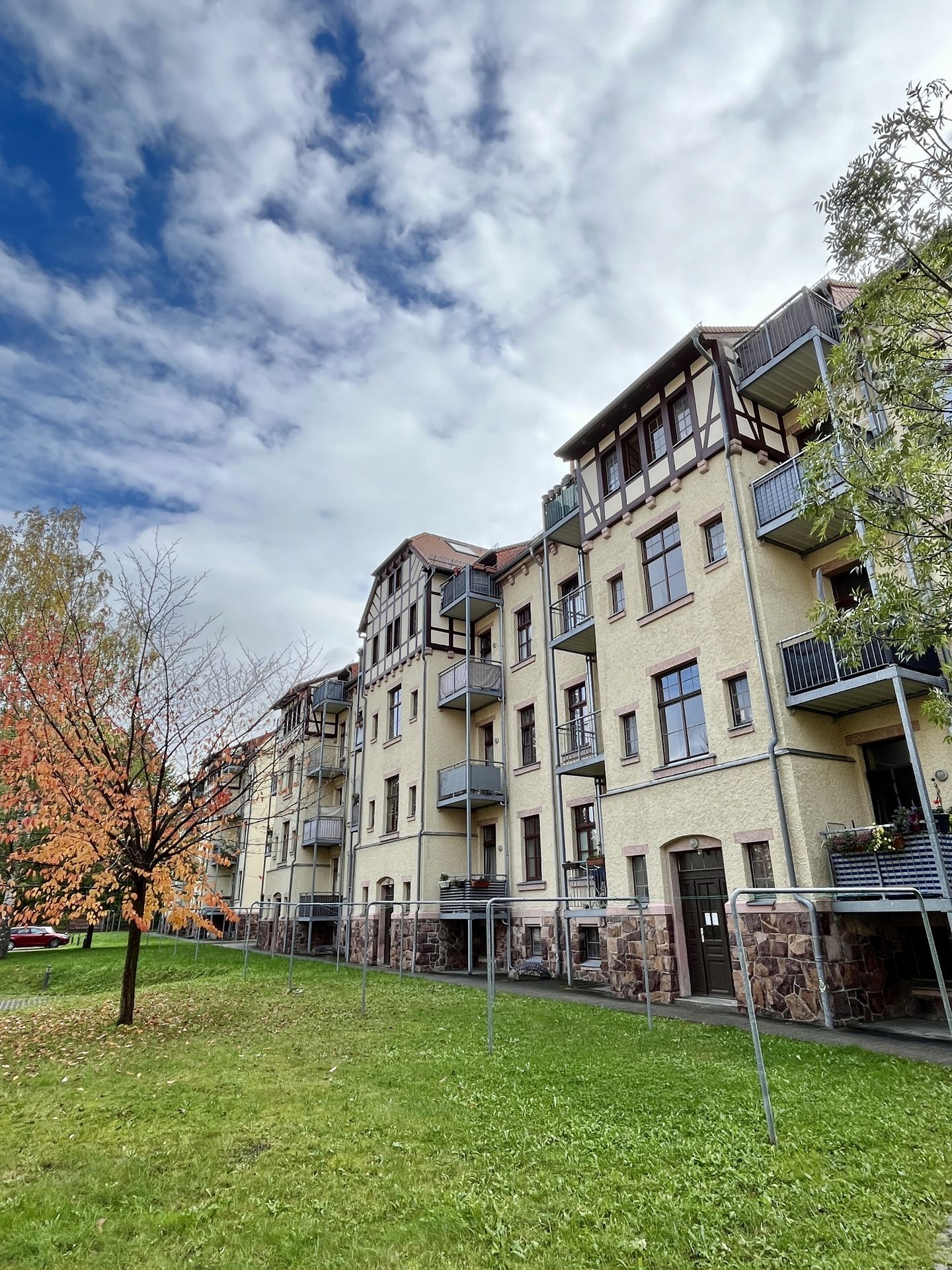 Vermietete Wohnung mit Balkon und Stellplatz in attraktiver Lage
