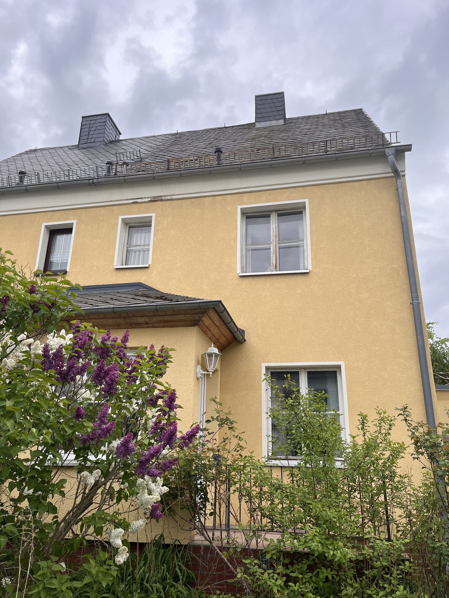 Chemnitz-Bernsdorf: Doppelhaushälfte mit Garage und hauseigenem Garten