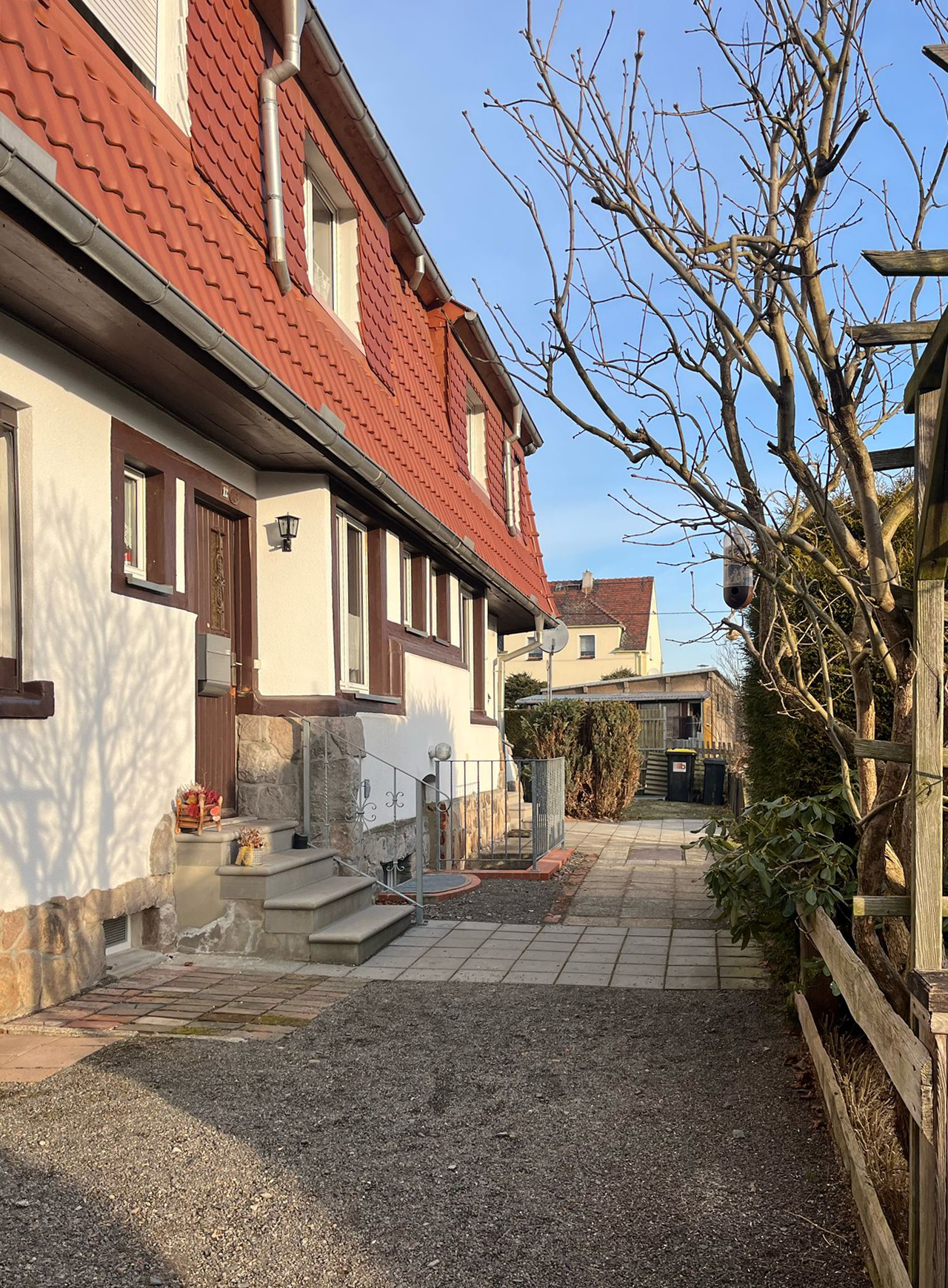 Wohnungspaket: Zwei Eigentumswohnungen mit privaten Gärten