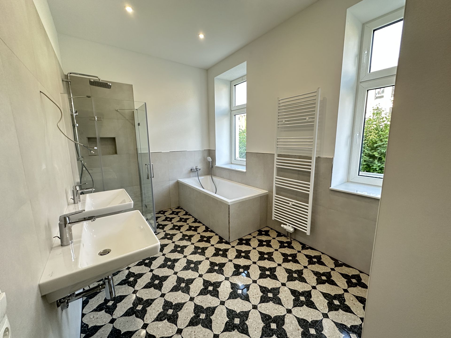 Familien aufgepasst: Wohnen mit Stil & eigenem 120 m² Gartenparadies!