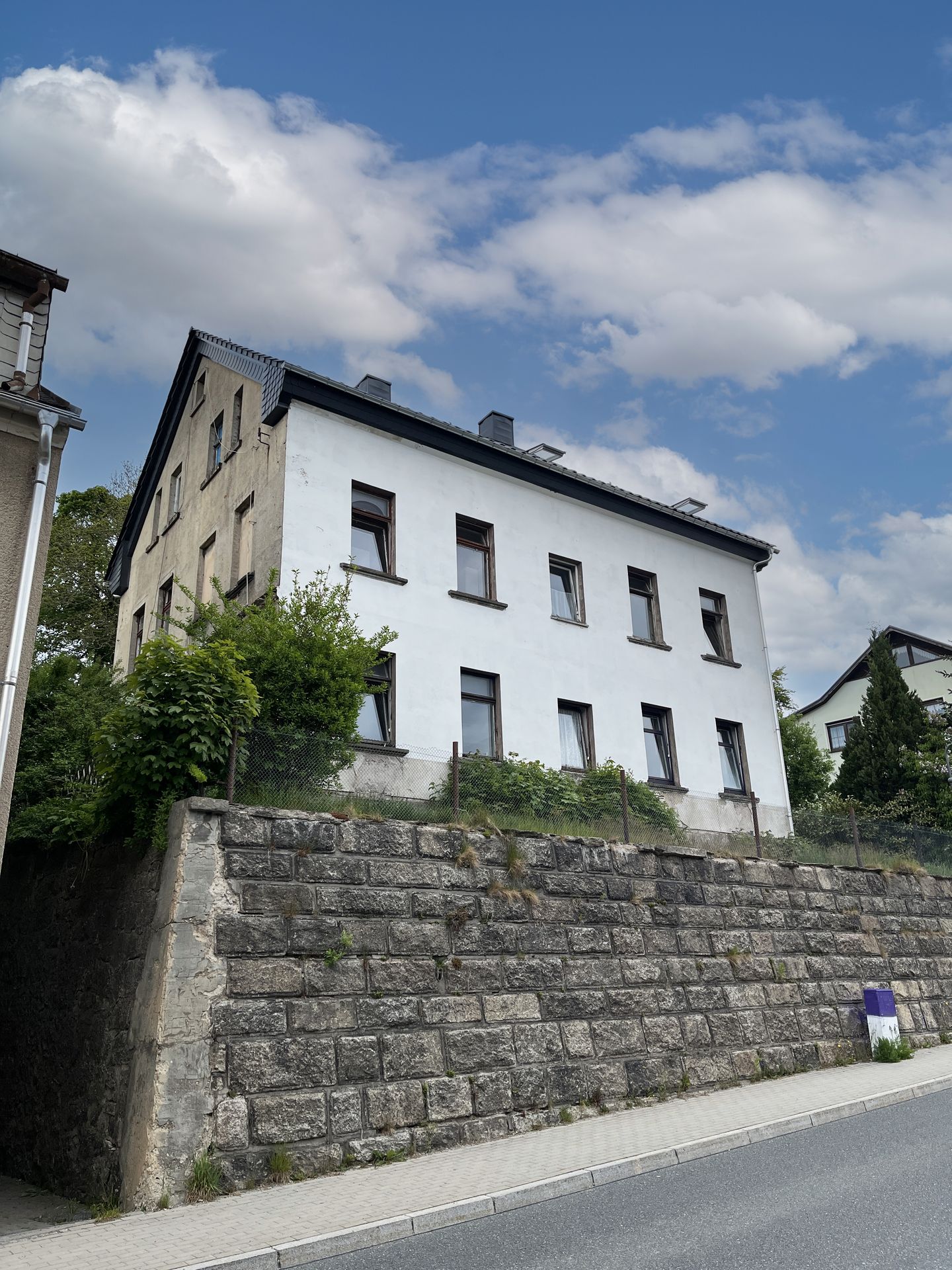 *Hochwertige Dachsanierung* Sanierungsbedürftiges Zweifamilienhaus in Schönheide