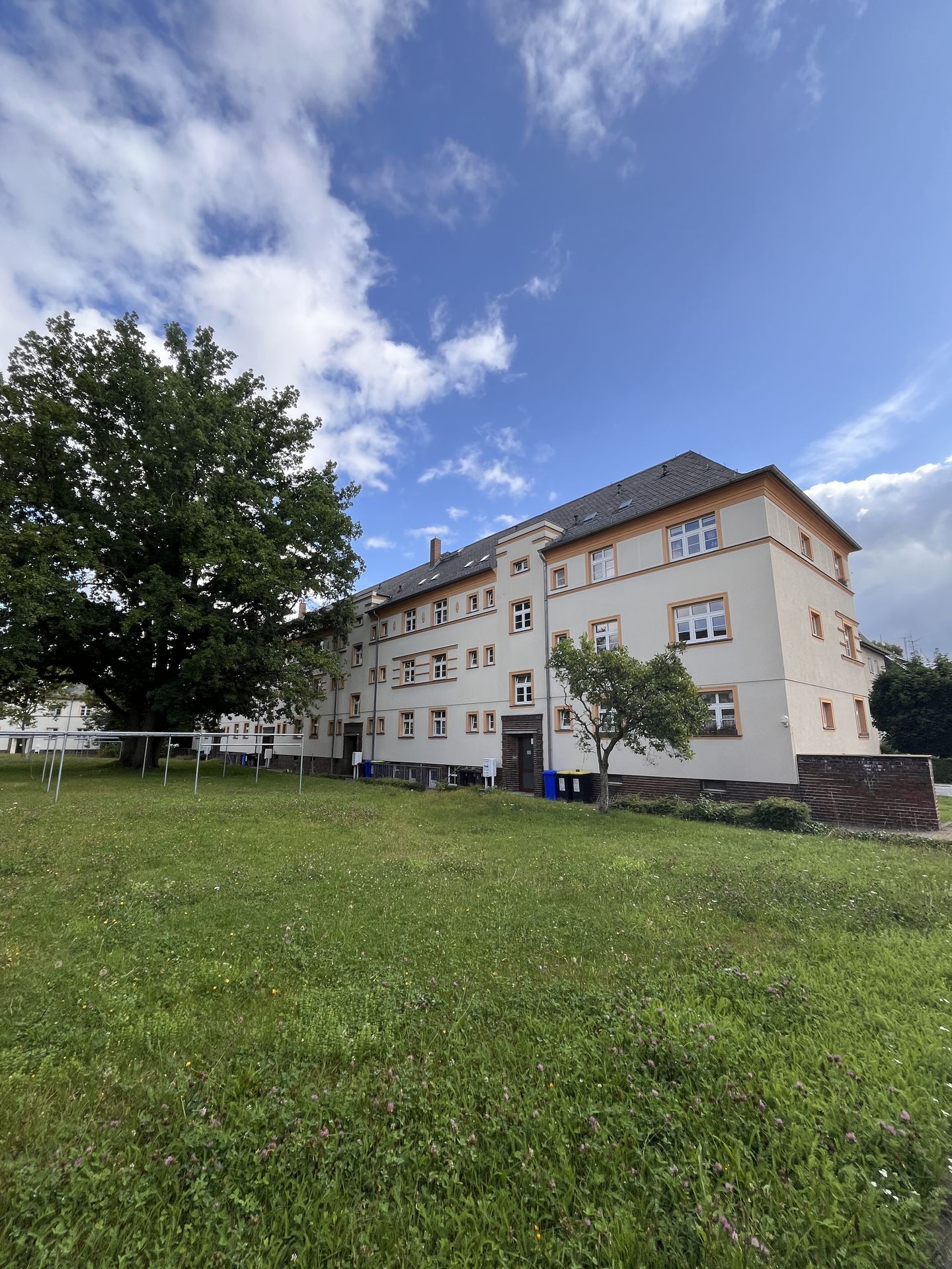 Modernisierte 2-Zimmer-Wohnung mit guter Anbindung an das örtliche Verkehrsnetz