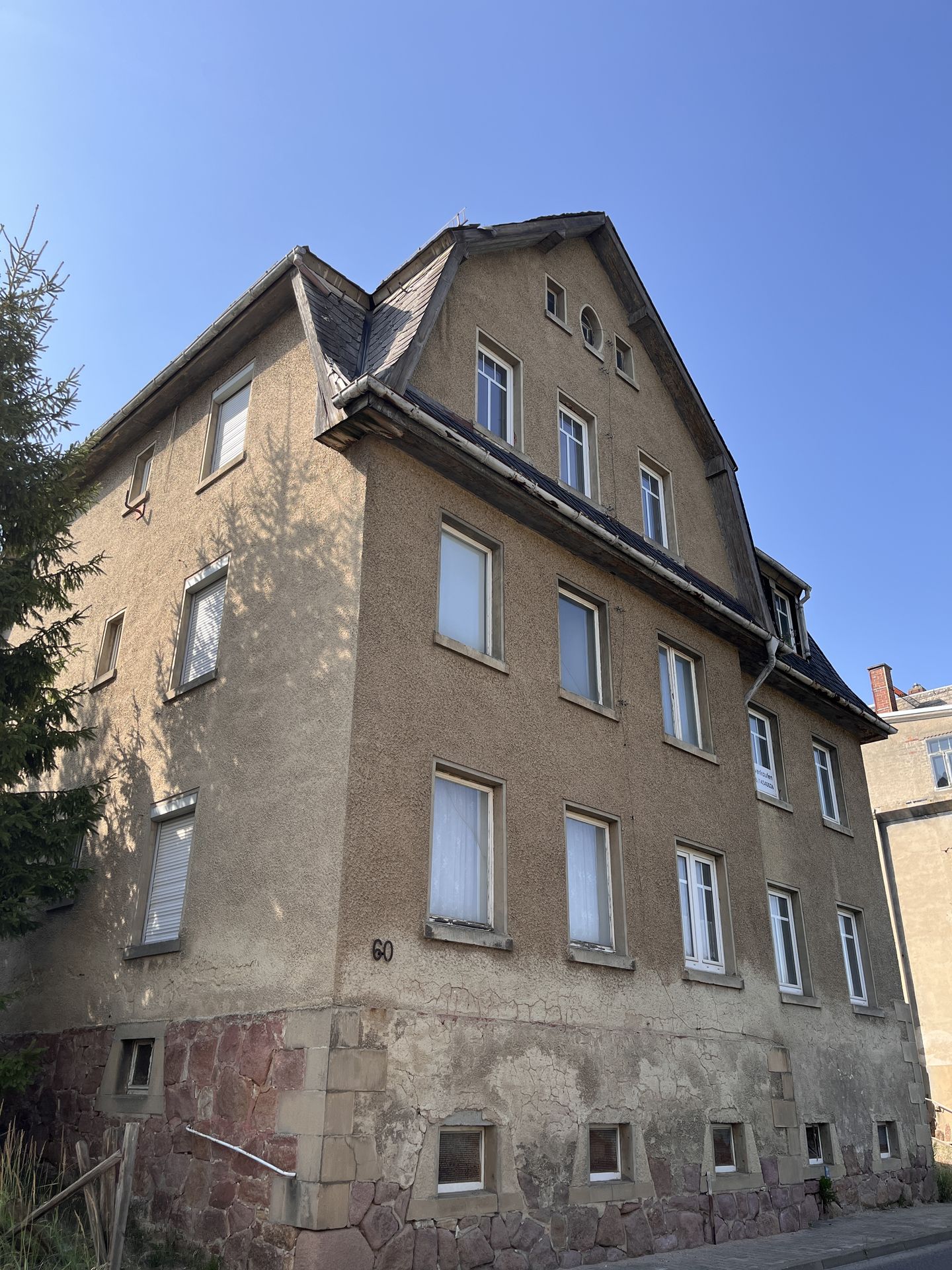 Attraktives Sanierungsobjekt mit großem Potenzial – Mehrfamilienhaus in Limbach-Oberfrohna