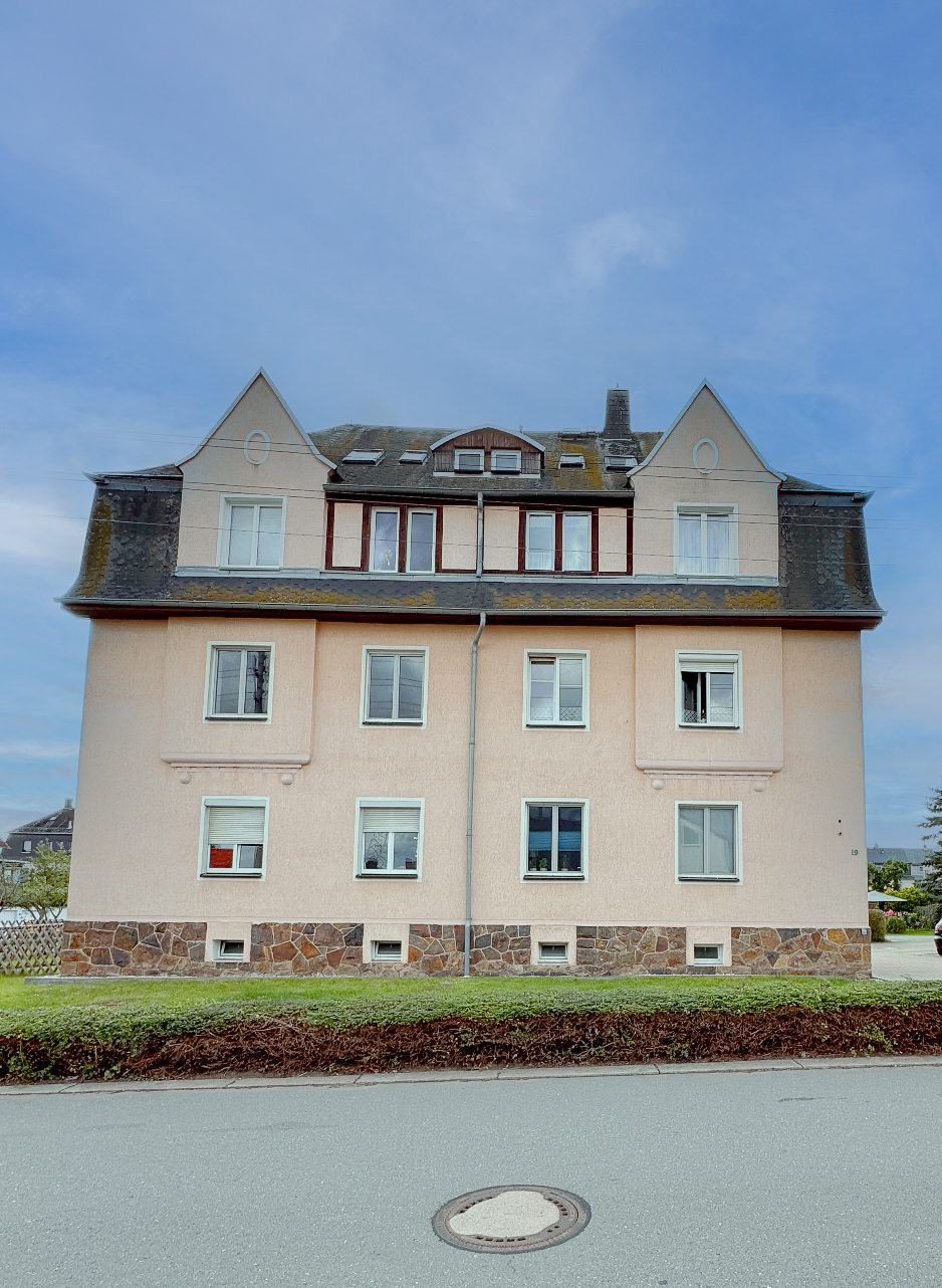 Moderne 4-Zimmer-Dachgeschosswohnung mit Gartennutzung und Garagenstellplatz