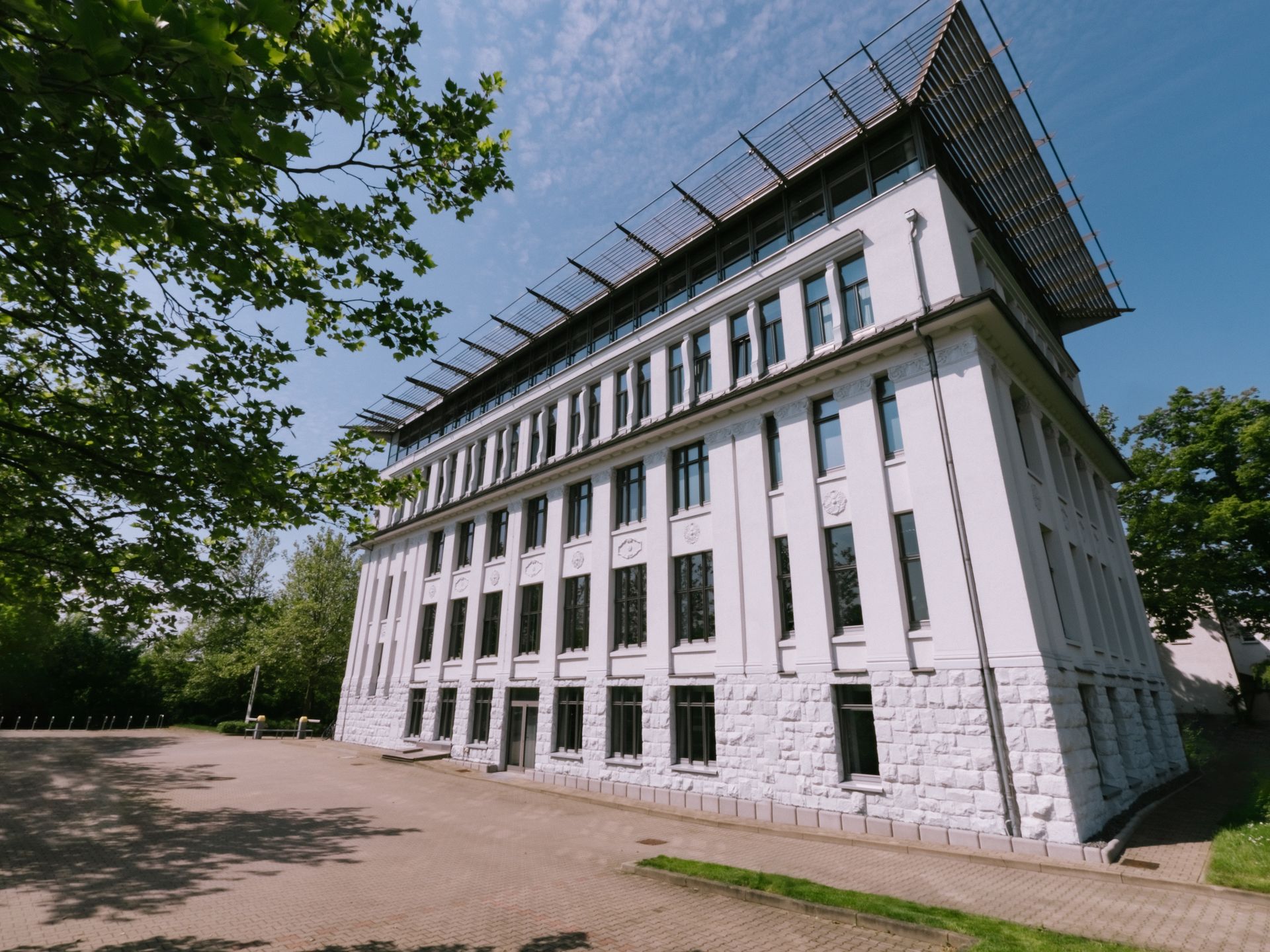 Moderne Gewerbeimmobilie mit Stil – Bürohaus in Grüna