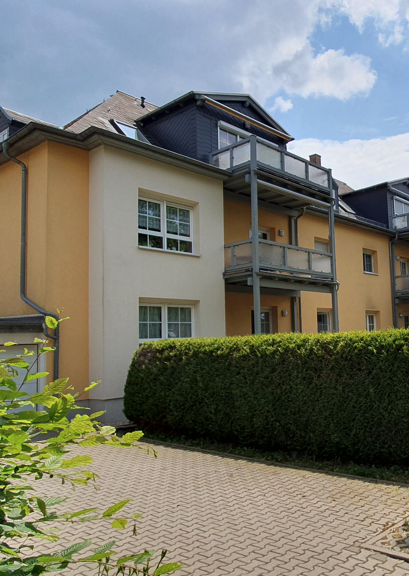 Exklusive, modernisierte 4-Zimmer-Wohnung mit Terrasse, Garten und Garage