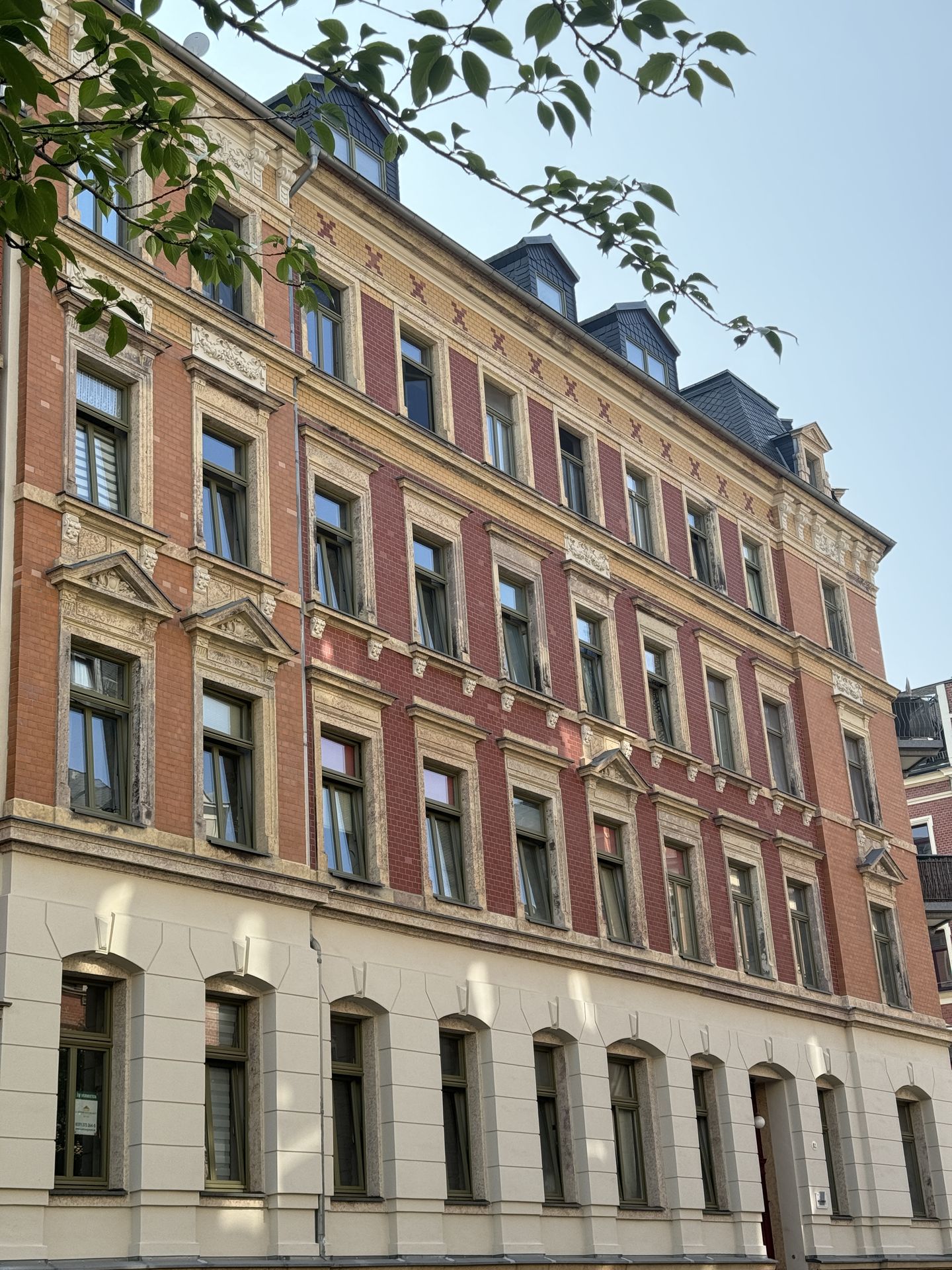 Helle 3-Raum-Dachgeschosswohnung mit Balkon und Einbauküche